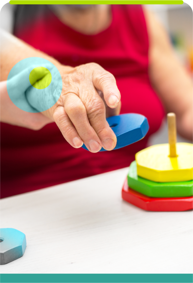 YLP_Senior_pacient_exercising_hand_grab